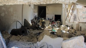 Interior de un hospital destruido tras un ataque con presuntas armas químicas en Jan Sheijun, en la provincia siria de Idlib, el 4 de abril de 2017.AFP