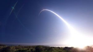 Lanzamiento de un misil Minuteman III desde la base aérea de Vandenberg 